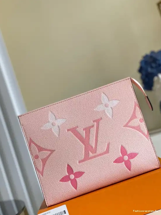 FS CHEAP 26 POUCH LOUIS TOILETRY VUITTON 0620